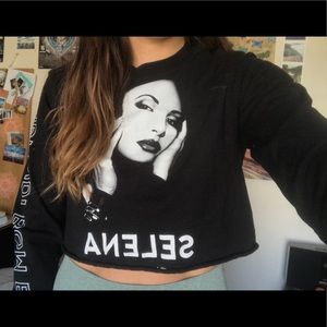Selena long sleeve crop top!